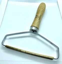 Arctic Fox® High Quality Echt Koper Pluizenverwijderaar - Ontpluizer -Draagbare Lint Remover - Verwijdert Pluisjes - Voor Tapijt - Wollen Kleding - Makkelijk Mee Te Nemen 11 Arctic Fox® High Quality Echt Koper Pluizenverwijderaar - Ontpluizer -Draagbare Lint Remover - Verwijdert Pluisjes - Voor Tapijt - Wollen Kleding - Makkelijk Mee Te Nemen -Huishoud Verkoop 1172x1200 7