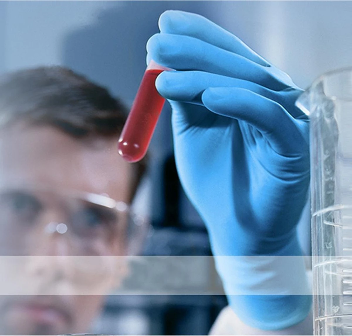 Intco Nitril Handschoenen - 100 Stuks Nitril Wegwerp Handschoenen - Poedervrij, Latexvrij - Onderzoekshandschoenen - Maat: M - Blauw 7 Intco Nitril Handschoenen - 100 Stuks Nitril Wegwerp Handschoenen - Poedervrij, Latexvrij - Onderzoekshandschoenen - Maat: M - Blauw - Afbeelding 5