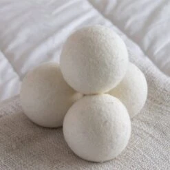 Apeiron Drogerballen - Droogballen - 6 XL Wasbollen - Droger - Duurzaam - Wasmachine - Wasverzachter - Energie Besparen - Zero Waste - Schapenvacht - Wol -Huishoud Verkoop 1200x1200 382