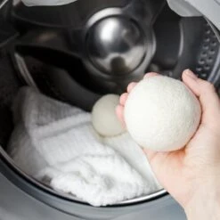 Apeiron Drogerballen - Droogballen - 6 XL Wasbollen - Droger - Duurzaam - Wasmachine - Wasverzachter - Energie Besparen - Zero Waste - Schapenvacht - Wol -Huishoud Verkoop 1200x1200 390