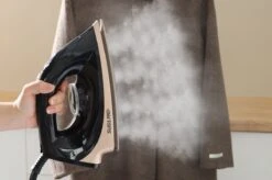 Swiss Pro+ -Stoomstrijkijzer Met Stoomgenerator - Iron - Keramische Zoolplaat - 2700W - Black/Gold - PefectCare Performer -Huishoud Verkoop 1200x799 16