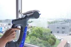 Swiss Pro+ Ruitenreiniger 3 In 1 WV 2 Blue Edition Window Vac - Ca. 120 M² - Waterzuiger - Incl. Smalle Zuigmond - Oplaadbaar - Raamwisser - Streeploos - Clicksystem - 2 Microvezeldoekjes - Met Sprayfunctie - Low Noise - Hepafilter -Huishoud Verkoop 1200x799 34