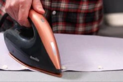 Breville Stoomstrijkijzer Met Stoomgenerator - Iron - Keramische Zoolplaat - Uitneembaar Waterreservoir -Huishoud Verkoop 1200x805 2