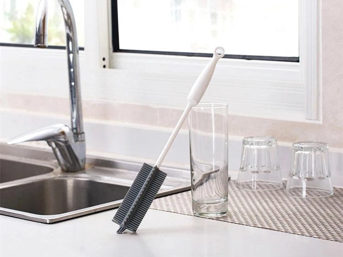 Merkloos Flessenborstel - Siliconen - Schoonmaak - Baby - Bidon - Dopper - Flessen - Reiniger - Wit - Grijs - Glazen - Borstel 2 Merkloos Flessenborstel - Siliconen - Schoonmaak - Baby - Bidon - Dopper - Flessen - Reiniger - Wit - Grijs - Glazen - Borstel