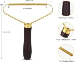 Merkloos Pluizenverwijderaar Deluxe - Goud - Kledingontpluizer - Ontpluizer -Draagbare Lint Remover - Verwijdert Pluisjes - Voor Tapijt - Wollen Kleding - Makkelijk Mee Te Nemen 11 Merkloos Pluizenverwijderaar Deluxe - Goud - Kledingontpluizer - Ontpluizer -Draagbare Lint Remover - Verwijdert Pluisjes - Voor Tapijt - Wollen Kleding - Makkelijk Mee Te Nemen -Huishoud Verkoop 1200x984 2