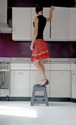 PUHLMANN - Inklapbare Kruk, JAMES, Plastic, Grijs, 40 Cm Hoog, Max 90 Kilo -Huishoud Verkoop 738x1200 1