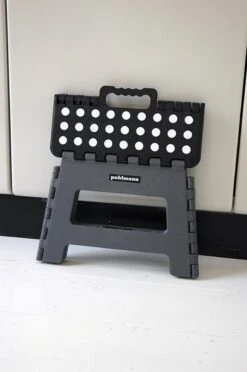 PUHLMANN - Inklapbare Kruk, JAMES, Plastic, Grijs, 22 Cm Hoog, Max 100 Kilo -Huishoud Verkoop 797x1200 3