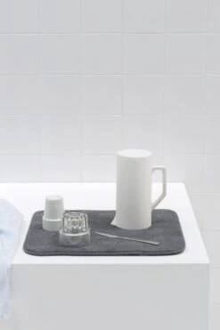 Brabantia SinkSide Afdruipmat Microvezel - 47 X 40 Cm - Dark Grey -Huishoud Verkoop 799x1200 1