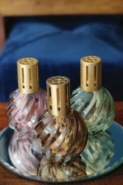 Ashleigh & Burwood Lampenolie Geurolie - Freesia & Orchid 250 Ml -Huishoud Verkoop 800x1200 22